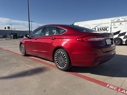 Used 2017 Ford Fusion SE w/ Fusion SE Technology Package image 3
