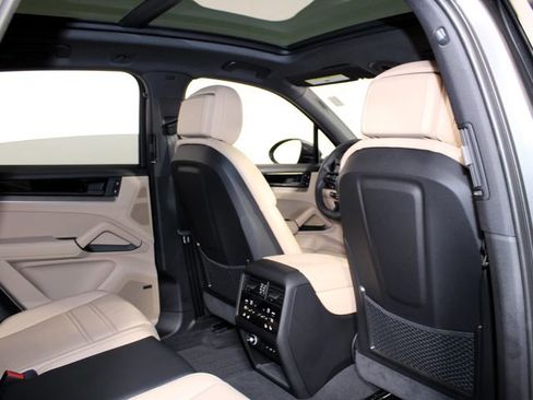 Certified 2025 Porsche Cayenne AWD/4WD image 25