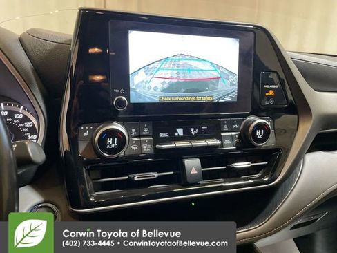 Used 2023 Toyota Highlander XLE image 19