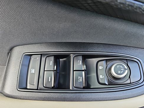 Used 2020 Subaru Outback Premium image 28