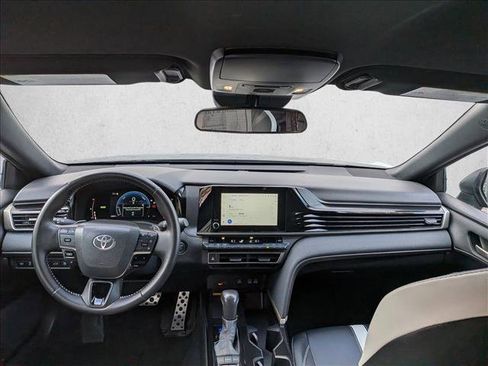 Used 2025 Toyota Camry SE image 18