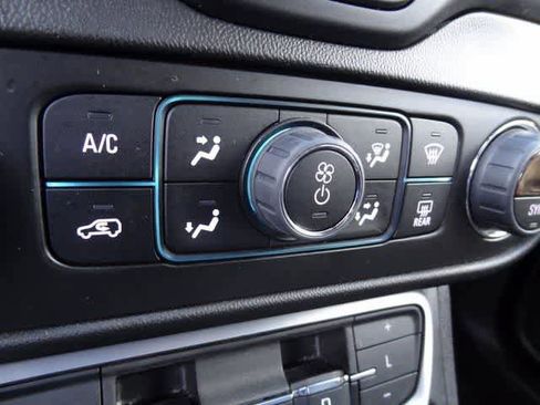 Used 2024 GMC Terrain SLT image 21