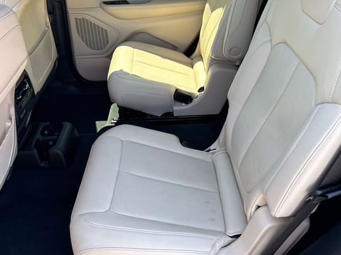 Used 2023 Jeep Grand Cherokee L Limited w/ Luxury Tech Group II image 27