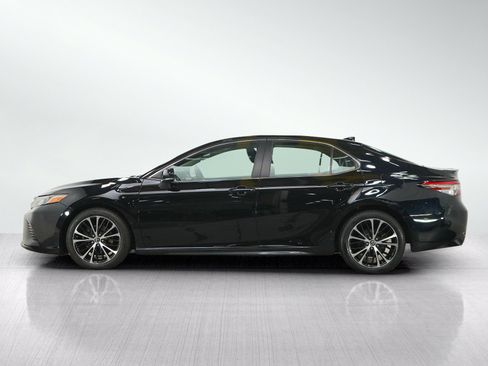 Used 2019 Toyota Camry SE w/ Convenience Package FWD image 2