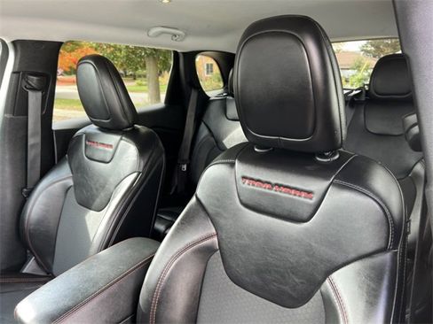Used 2022 Jeep Cherokee Trailhawk image 14