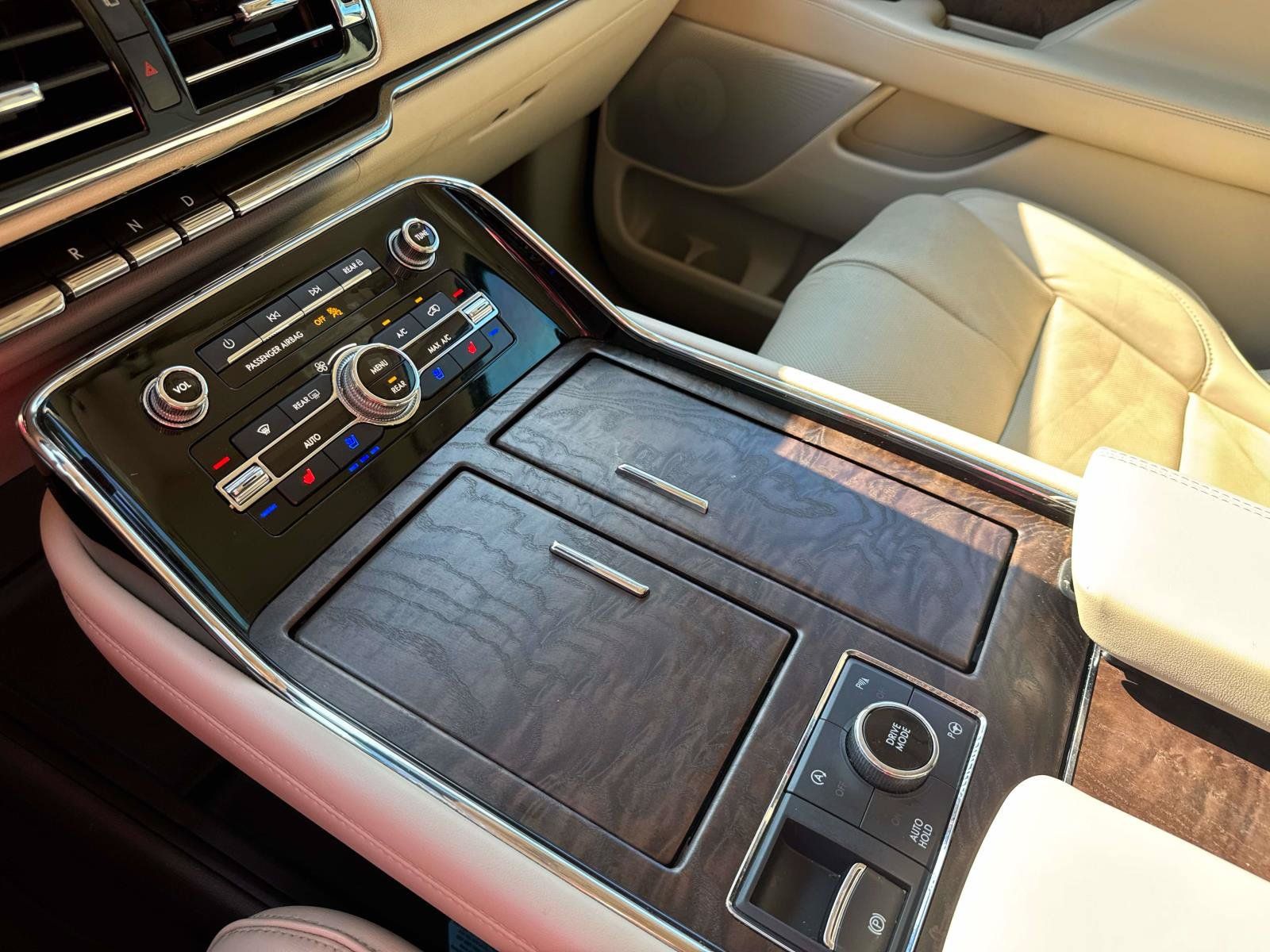 Used 2019 Lincoln Navigator Reserve AWD/4WD image 26