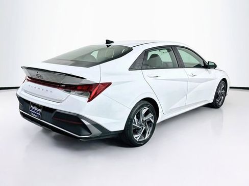 Used 2025 Hyundai Elantra SEL FWD image 9