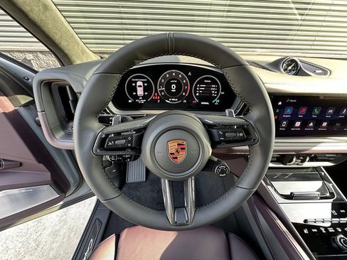 Used 2026 Porsche Cayenne GTS AWD/4WD image 24