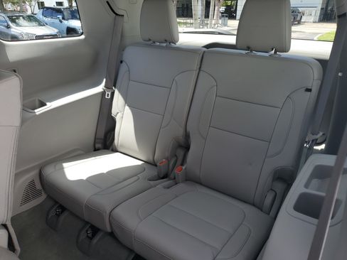 Used 2023 GMC Acadia SLT FWD image 12