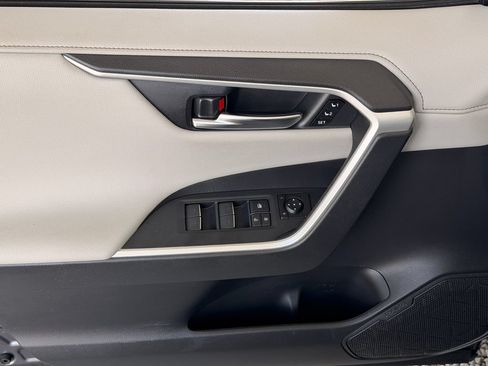 Used 2022 Toyota RAV4 Limited AWD/4WD image 3