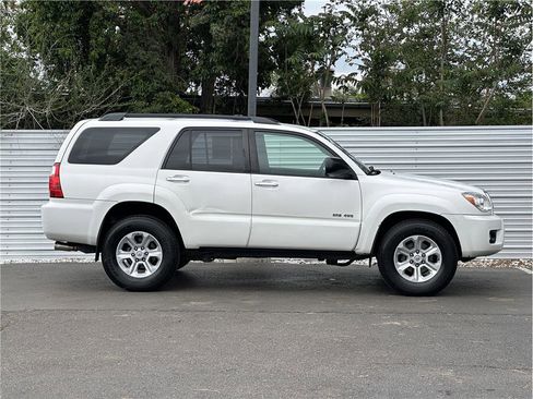 Used 2006 Toyota 4Runner SR5 AWD/4WD image 9
