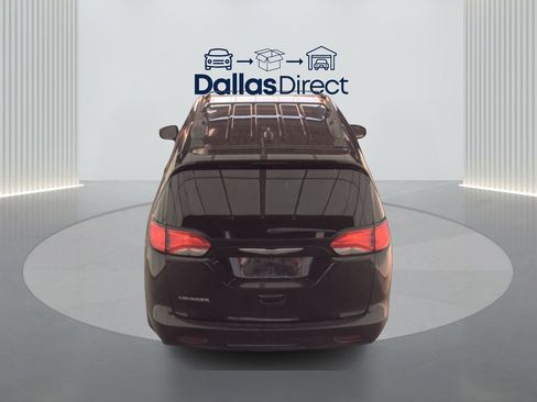 Used 2021 Chrysler Voyager Lxi image 6