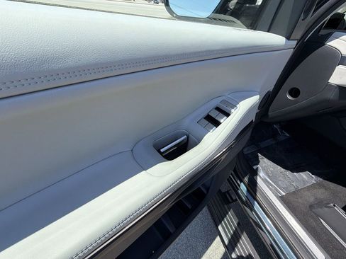 New 2026 Lincoln Navigator L Reserve w/ Jet Appearance Package AWD/4WD image 13
