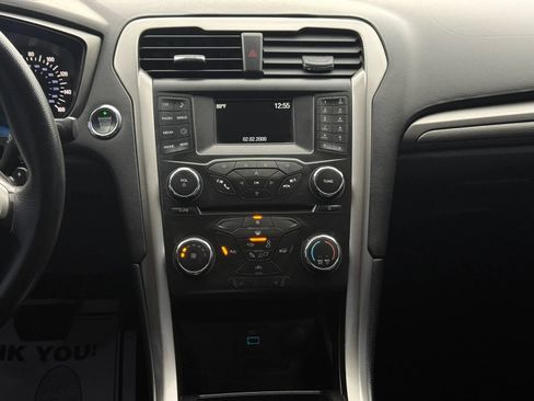 Used 2017 Ford Fusion SE FWD image 20