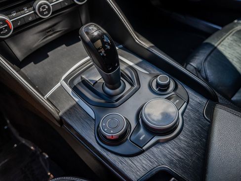 Used 2018 Alfa Romeo Giulia AWD image 22