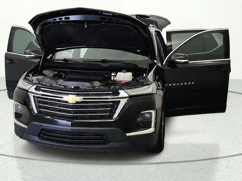 Used 2023 Chevrolet Traverse LT w/ Rear Camera Mirror Package AWD/4WD image 9