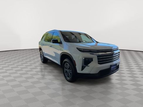 New 2026 Chevrolet Traverse LT w/ Driver Confidence Package AWD/4WD image 2
