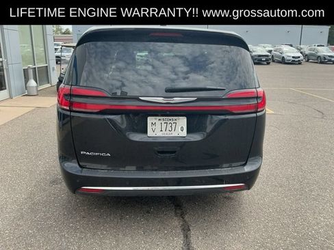 Used 2024 Chrysler Pacifica Touring-L FWD image 6