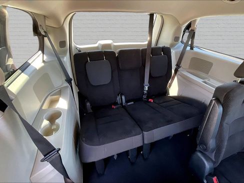 Used 2019 Dodge Grand Caravan SE FWD image 23
