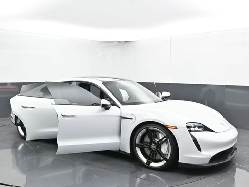 Used 2020 Porsche Taycan 4S image 54