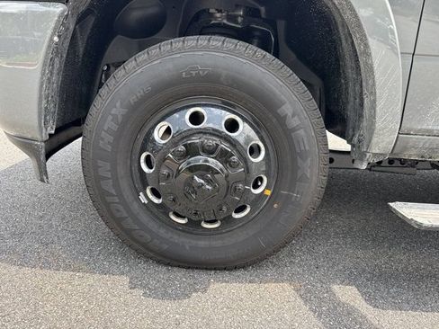 New 2026 RAM 3500 Limited AWD/4WD image 12