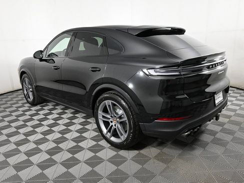 Used 2025 Porsche Cayenne Coupe image 3