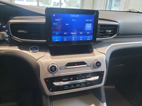 Used 2023 Ford Explorer XLT w/ Equipment Group 202A image 15