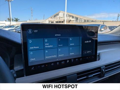 New 2025 Lincoln Corsair FWD image 8