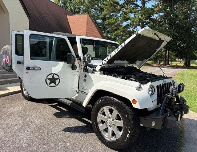 Used 2013 Jeep Wrangler Unlimited Sahara w/ Dual Top Group AWD/4WD image 37