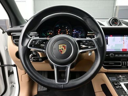Certified 2021 Porsche Macan image 8