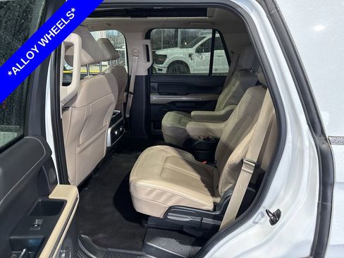Used 2023 Ford Expedition Limited image 6
