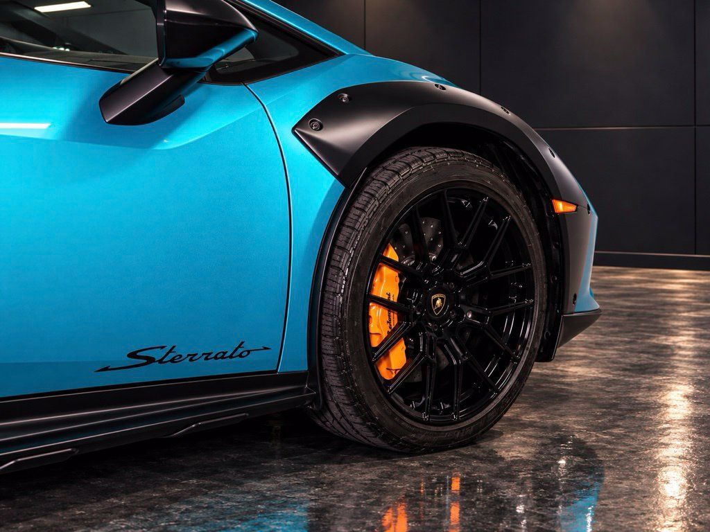 Used 2024 Lamborghini Huracan Sterrato AWD/4WD image 7