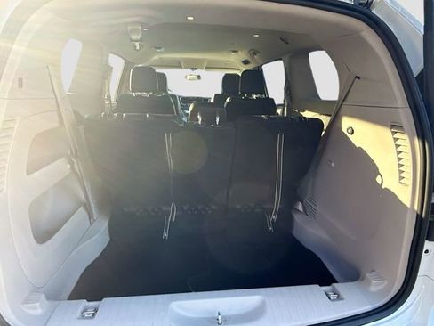 Used 2024 Chrysler Pacifica Touring-L image 27