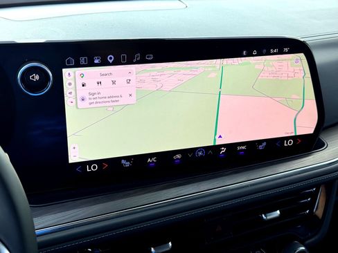 Used 2025 Chevrolet Suburban Z71 image 27