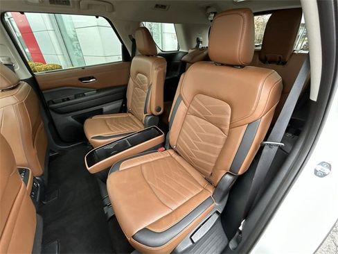 Used 2023 Nissan Pathfinder Platinum image 23