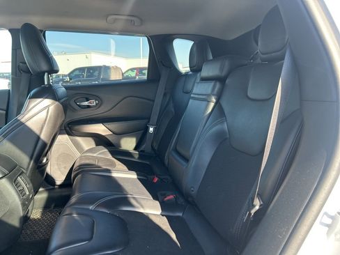 Certified 2019 Jeep Cherokee Latitude Plus w/ Cold Weather Group image 11