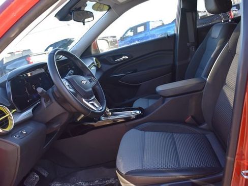 Certified 2024 Chevrolet Trax LT w/ Driver Confidence Package image 22