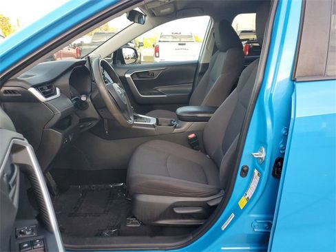 Used 2019 Toyota RAV4 LE image 17