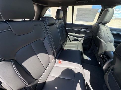 New 2025 Jeep Grand Cherokee Limited w/ Black Appearance Package image 29