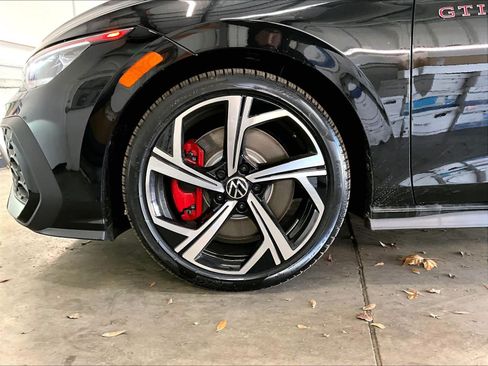 New 2026 Volkswagen GTI SE FWD image 9