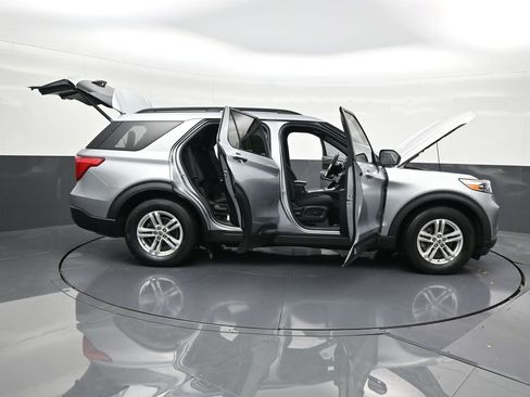 Used 2020 Ford Explorer XLT image 34