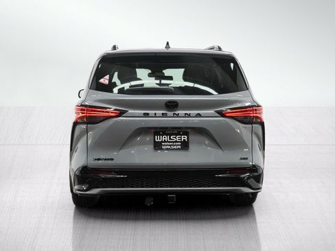 Used 2026 Toyota Sienna AWD image 4