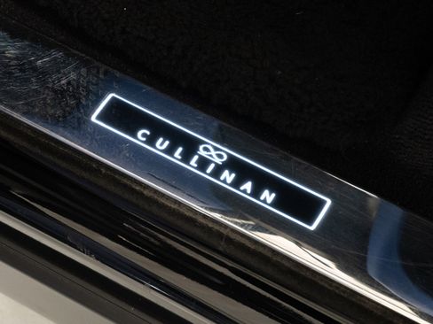 Used 2023 Rolls-Royce Cullinan Black Badge w/ Driver's Package image 16