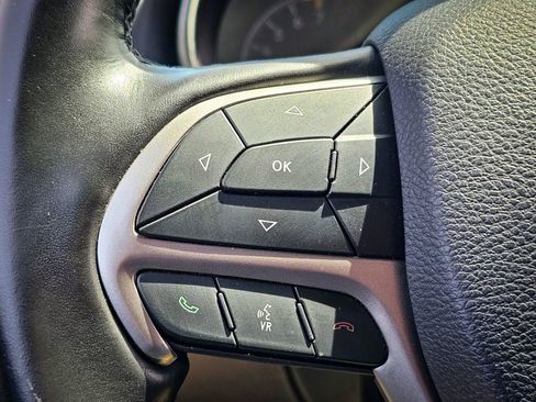 Used 2019 Jeep Grand Cherokee Limited AWD/4WD image 18