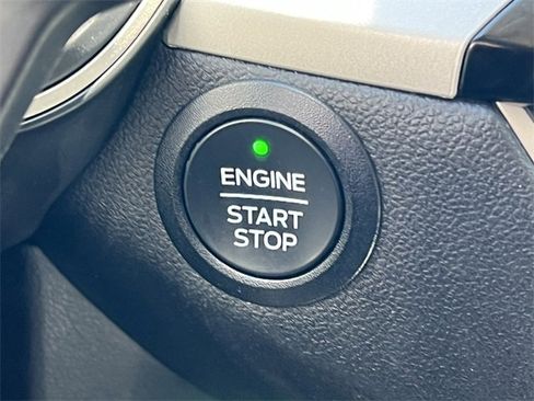 Used 2022 Ford Escape SE image 26