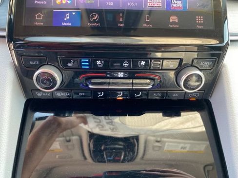 Used 2022 Jeep Grand Cherokee Overland w/ Adv Protech Group III AWD/4WD image 28
