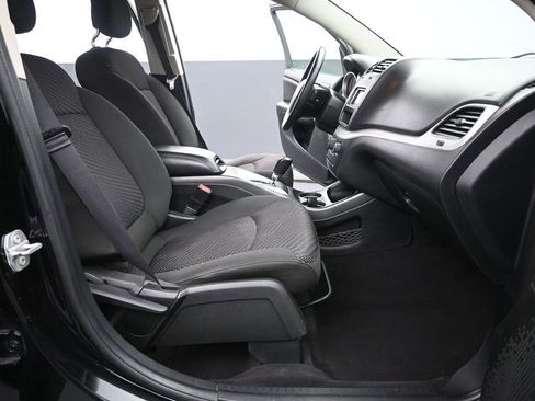 Used 2017 Dodge Journey SE w/ Flexible Seating Group image 20