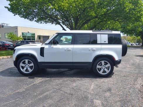 Used 2024 Land Rover Defender 110 SE image 1