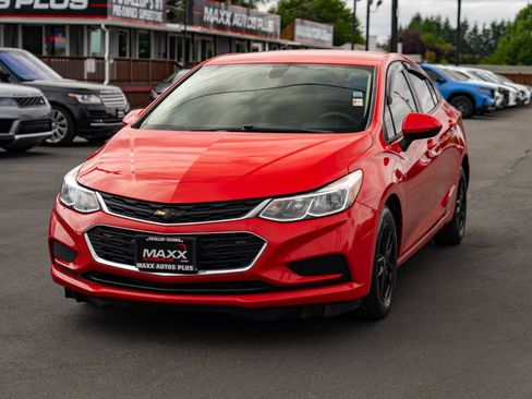 Used 2018 Chevrolet Cruze LS FWD image 4