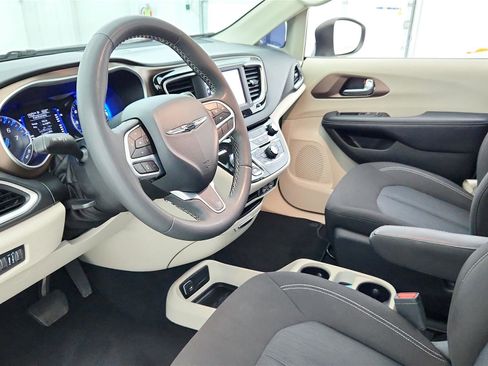 Used 2023 Chrysler Voyager LX FWD image 25